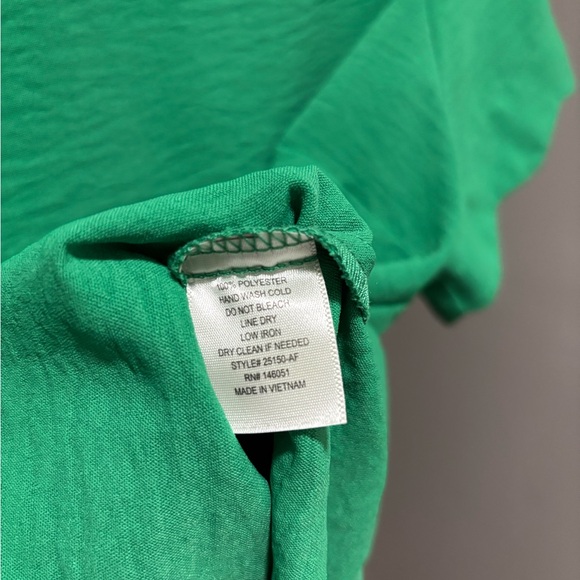 Short Sleeve Scalloped Hem Top Green - Picture 9 of 9